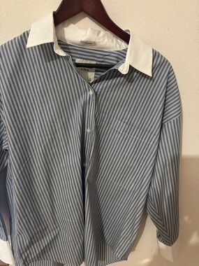 Abercrombie & Fitch Blue and White Striped Button-Down Shirt with White Collar
